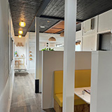 はちの巣カフェ西区店：店内の様子